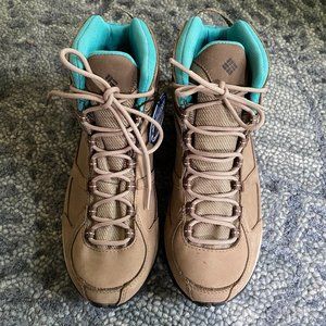 Columbia hiking boots, size 9 womens